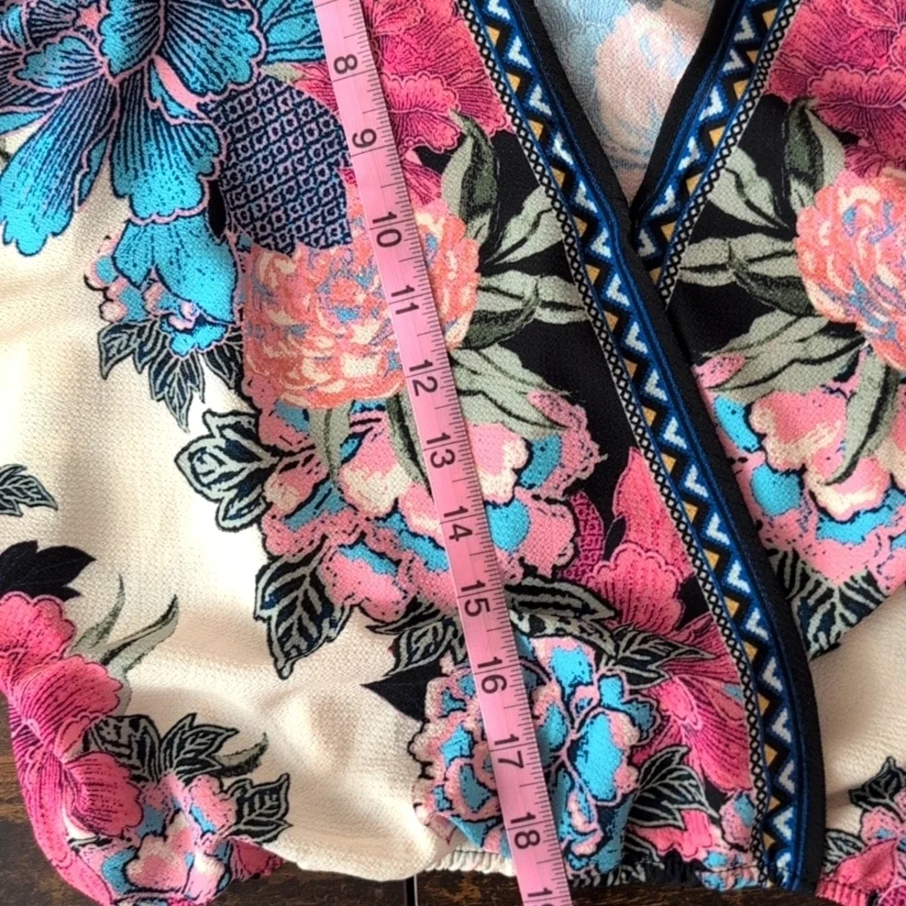 Flying Tomato kimono style blouse, size XS. Floral. - Picture 9 of 10